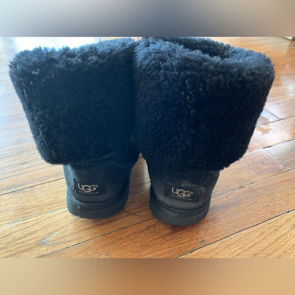 UGG Australia TALL Black Boots β’ Size 5 β’ PRE-LOVED π - Picture 2 of 4